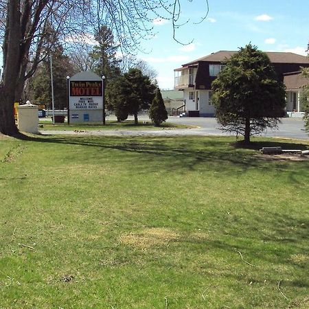 Twin Peaks Motel Napanee Экстерьер фото