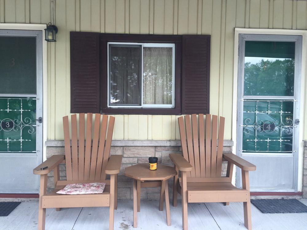 Twin Peaks Motel Napanee Экстерьер фото