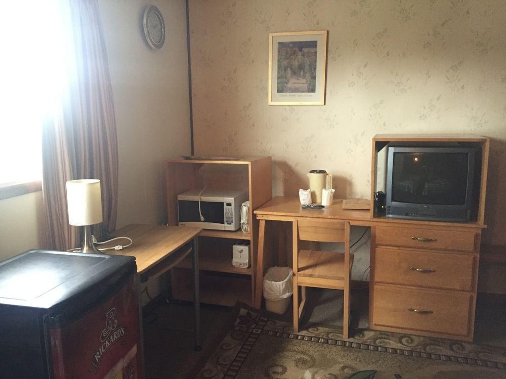 Twin Peaks Motel Napanee Экстерьер фото