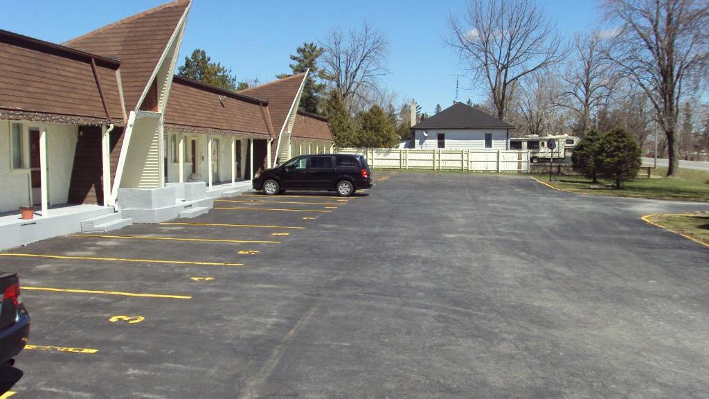 Twin Peaks Motel Napanee Экстерьер фото