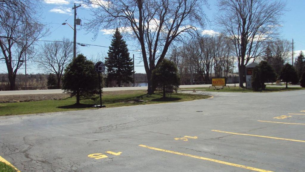 Twin Peaks Motel Napanee Экстерьер фото